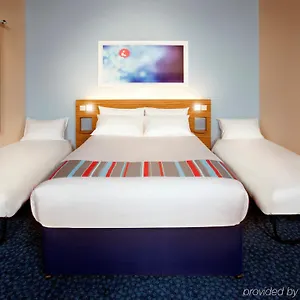 Travelodge City Airport Szálloda